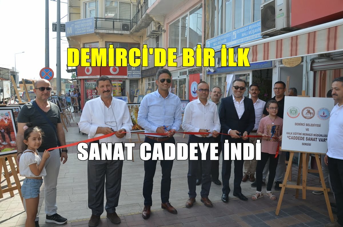 Demirci’de Caddede Sanat Var Sergisi