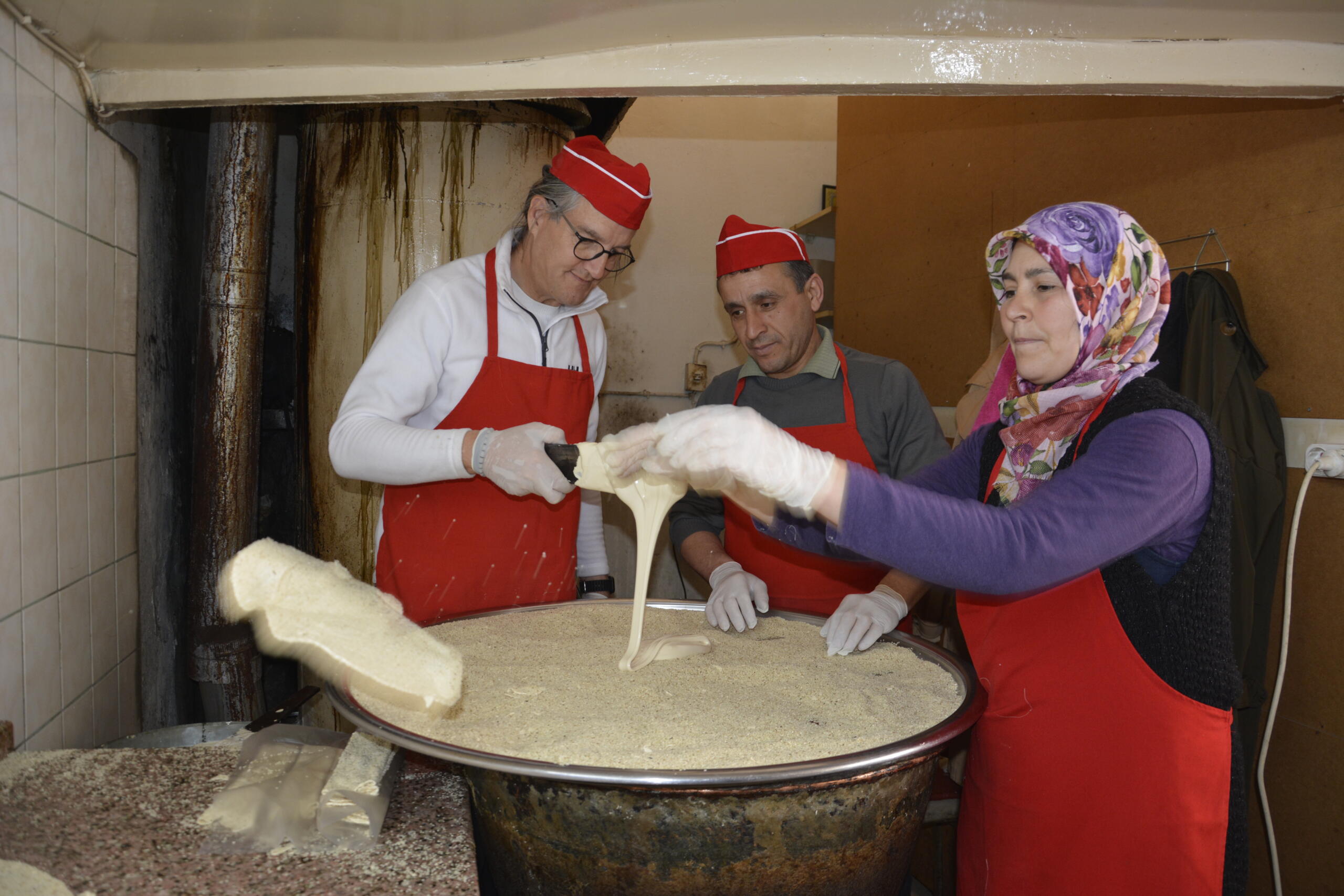 Demirci’nin Asırlık Lezzeti Susamlı Helva