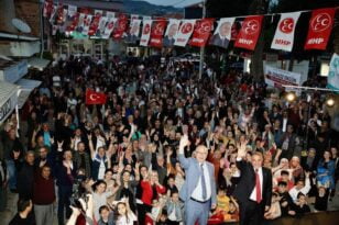 Gittiği Her Yerde Büyük Coşkuyla Karşılanıyor, MHP Adayı Ali Uçak’a Sevgi Seli