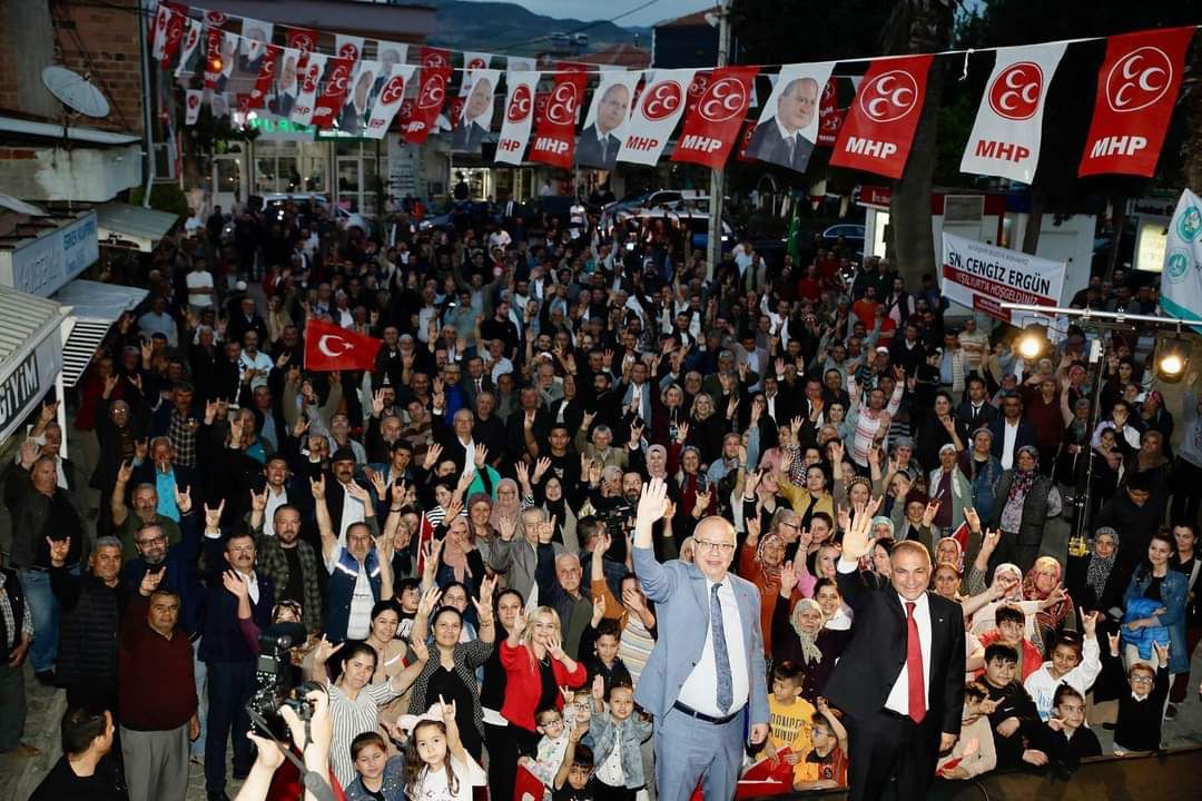 Gittiği Her Yerde Büyük Coşkuyla Karşılanıyor, MHP Adayı Ali Uçak’a Sevgi Seli