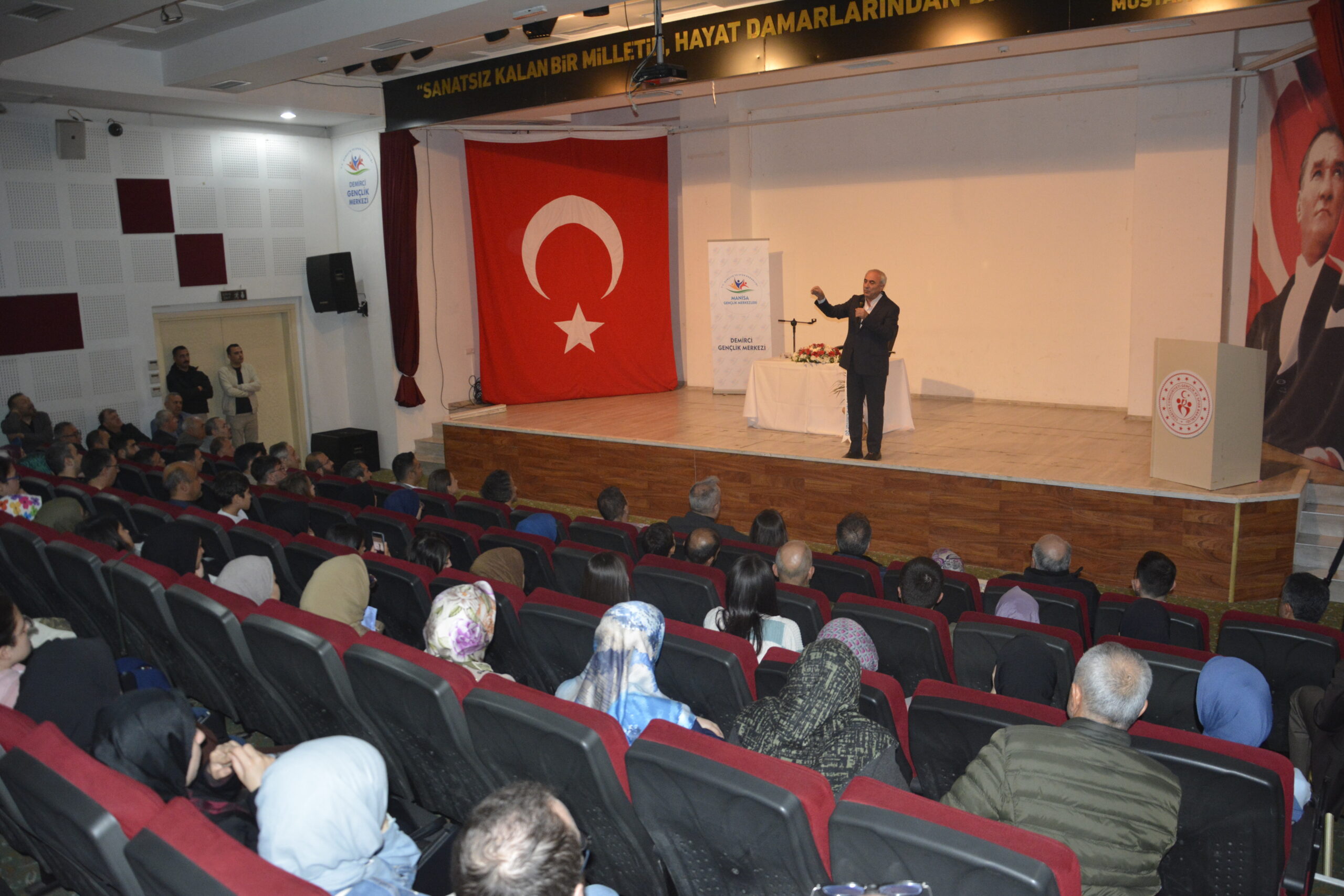 Yazar Prof. Dr. Nurullah Genç, Demirci’yi Mest Etti