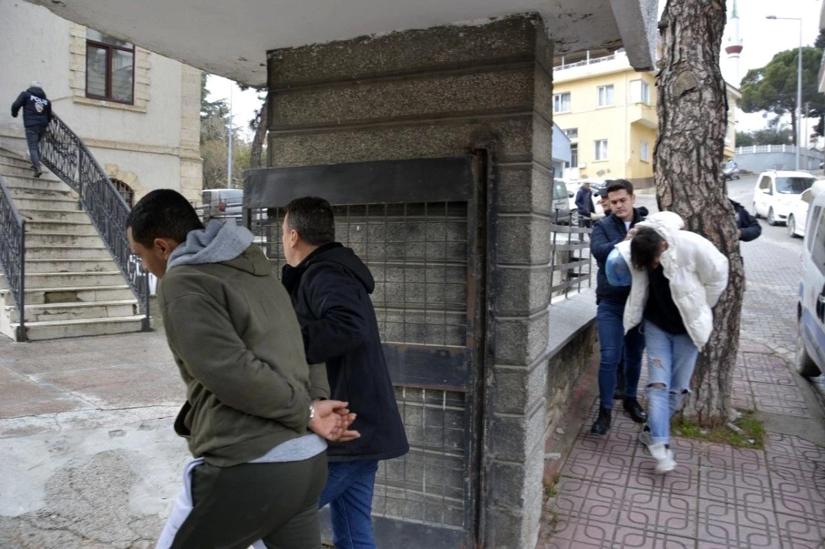 Demirci’de Kuyumcu Soymaya Çalışan 5 Kişi Tutuklandı
