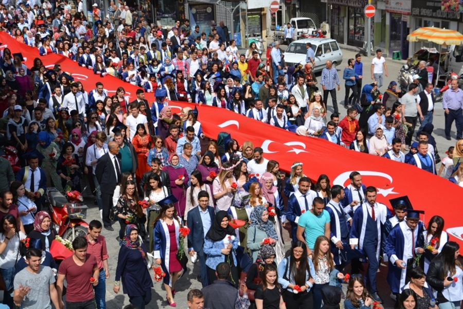 Demirci’de Mezuniyet Şenlikleri Başlıyor